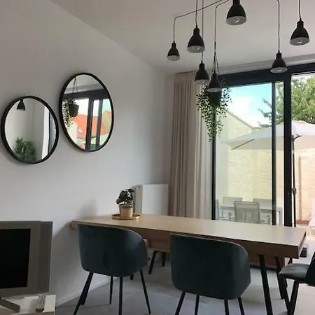 Hoogstraat 10 *
